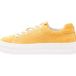 Trampki damskie slip on: Bullboxer Tenisówki i Trampki yellow