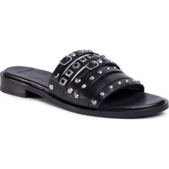 Klapki BRONX - 84821-A Black/Silver 187. Czarne klapki damskie Bronx, bez wzorów, ze skóry, bez obcasa, na obcasie. Za 519,00 zł.