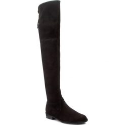 Muszkieterki STUART WEITZMAN - Lowland Black Suede. Czarne kozaki damskie ze skóry, na wysokim obcasie. W wyprzedaży za 1779,00 zł.