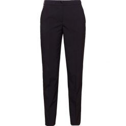 Emporio Armani Spodnie materiałowe black. Czarne spodnie damskie Emporio Armani, bez wzorów, z elastanu. W wyprzedaży za 413,40 zł.