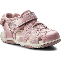 Sandały GEOX - B S. Agasim G.B B820ZB 0EWNF C8010 S Lt Pink. Różowe sandały dziewczęce Geox, ze skóry ekologicznej, bez zapięcia. W wyprzedaży za 169,00 zł.