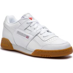 Buty Reebok - Workout Plus CN2126 White/Carbon/Red/Royal. Białe buty sportowe męskie Reebok, na co dzień, bez wzorów, ze skóry ekologicznej, bez zapięcia. W wyprzedaży za 299,00 zł.