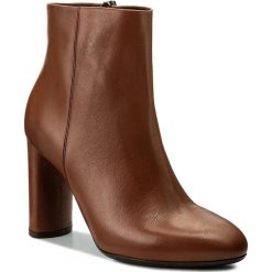 Botki GINO ROSSI - DBH597-Z34-0174-3300-0 88. Brązowe botki damskie skórzane marki Gino Rossi. W wyprzedaży za 279,00 zł.