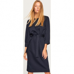 Elegancka sukienka - Granatowy. Niebieskie sukienki damskie koktajlowe marki Reserved. Za 139,99 zł.