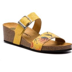Klapki DR. BRINKMANN - 701316 Gelb 6. Żółte klapki damskie Dr. Brinkmann, bez wzorów, ze skóry, bez obcasa, na obcasie. W wyprzedaży za 149,00 zł.