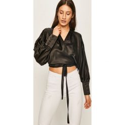 Answear - Bluzka. Czarne bluzki damskie ANSWEAR, s, bez wzorów, z poliesteru, eleganckie, bez kołnierzyka, z długim rękawem. W wyprzedaży za 69,90 zł.