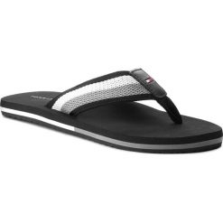 Japonki TOMMY HILFIGER - Corporate Mesh Beach Black 990. Szare klapki męskie TOMMY HILFIGER, ze skóry, bez zapięcia. W wyprzedaży za 139,00 zł.