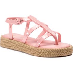 Sandały MELISSA - Caribe Verao Platform 32481 Pink/Beige 51430. Różowe klapki damskie Melissa, bez wzorów, z tworzywa sztucznego, bez obcasa. Za 399,00 zł.