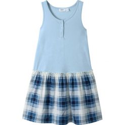 Sukienka shirtowa bonprix pudrowy niebieski. Niebieskie sukienki dziewczęce bonprix, bez wzorów, bez rękawów. Za 44,99 zł.