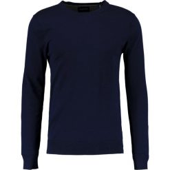 Swetry klasyczne męskie: Scotch & Soda CREWNECK Sweter navy