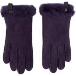 Rękawiczki UGG - W Shorty Glove W Leather Trim 17367 Nightshade. Fioletowe rękawiczki damskie Ugg, bez wzorów, ze skóry. Za 519,00 zł.