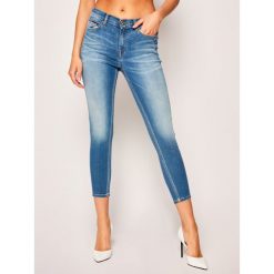 Jeansy Skinny Fit Tommy Jeans Nora DW0DW08122. Niebieskie jeansy damskie Tommy Jeans. W wyprzedaży za 459,00 zł.