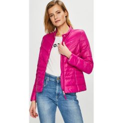 Vero Moda - Kurtka. Czerwone kurtki damskie marki Vero Moda, s, z poliesteru. Za 169,90 zł.