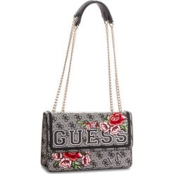 Torebka GUESS - HWSE69 95210 BKF. Szare torebki klasyczne damskie Guess, z aplikacjami, ze skóry ekologicznej. Za 599,00 zł.