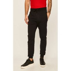 Guess Jeans - Spodnie. Szare spodnie męskie Guess Jeans, s, z aplikacjami, z elastanu. Za 369,90 zł.