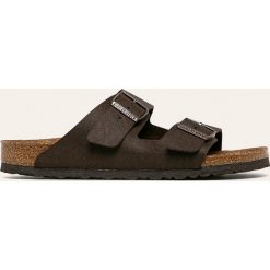 Birkenstock - Klapki Arizona BF. Pomarańczowe kapcie męskie Birkenstock, z gumy, na klamry. W wyprzedaży za 249,90 zł.