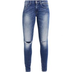 Replay LUZ Jeans Skinny Fit destroyed denim. Szare rurki damskie Replay, bez wzorów, z elastanu. W wyprzedaży za 447,20 zł.