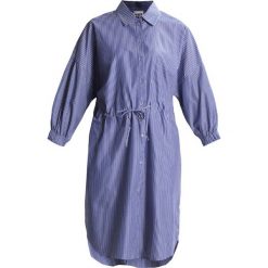 Sukienki: Amorph Berlin MIA DRESS DRAWSTRING Sukienka koszulowa blue