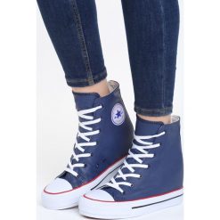 Granatowe Sneakersy Aspen. Szare sneakersy damskie marki Born2be. Za 49,99 zł.
