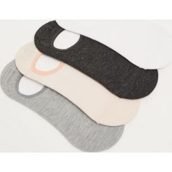 Komplet 4 par krótkich skarpetek. Szare skarpetki damskie Pull&Bear, bez wzorów. Za 39,90 zł.