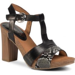 Sandały CAPRICE - 9-28321-24 Black Comb 019. Czarne klapki damskie Caprice, bez wzorów, ze skóry ekologicznej, bez obcasa, na obcasie. Za 249,00 zł.