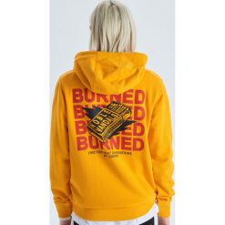Bluza z kapturem z kolekcji Noble Vandals - Żółty. Żółte bluzy męskie Cropp, s, bez wzorów, z kapturem, bez rękawów, z kapturem. Za 129,99 zł.