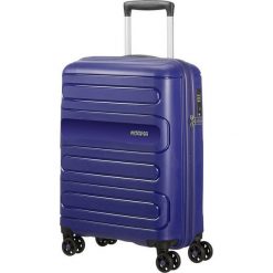 American Tourister walizka podróżna Sunside 55 cm fioletowa. Fioletowe walizki American Tourister, bez wzorów, eleganckie. W wyprzedaży za 330,00 zł.