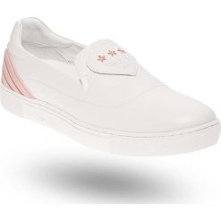 SNEAKERSY EMPORIO ARMANI. Białe sneakersy damskie Emporio Armani, ze skóry. Za 369,50 zł.