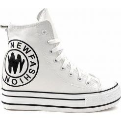 Białe sneakersy na koturnie W09. Białe sneakersy damskie ButyModne. Za 59,00 zł.
