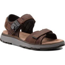Sandały CLARKS - Un Trek Part 261318607 Dark Tan Leather. Pomarańczowe klapki męskie marki Clarks, bez wzorów, ze skóry. Za 389,00 zł.