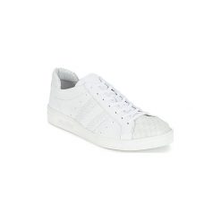Buty Bikkembergs BOUNCE 588 LEATHER. Białe trampki męskie Bikkembergs, bez wzorów, bez zapięcia. Za 552,30 zł.