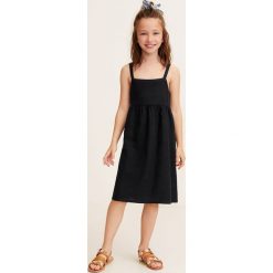 Mango Kids - Sukienka dziecięca Linen 116-164 cm. Czarne sukienki dziewczęce Mango Kids, bez wzorów, z wiskozy, casualowe, bez rękawów, rozkloszowane. W wyprzedaży za 59,90 zł.