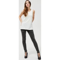 Bluzka basic. Białe bluzki damskie Moodo, l. Za 7,99 zł.