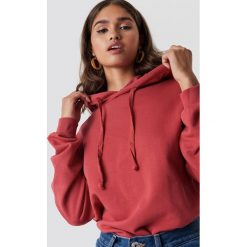 NA-KD Basic Bluza z kapturem basic - Red. Czerwone bluzy damskie marki NA-KD Basic, bez wzorów, z długim rękawem, długie, z kapturem. Za 100,95 zł.