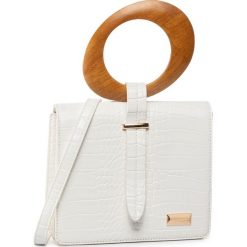 Torebka MONNARI - BAG1620-000 White 1. Białe torebki klasyczne damskie Monnari, bez wzorów, ze skóry ekologicznej, klasyczne, bez dodatków. W wyprzedaży za 129,00 zł.
