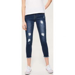 Jeansy regular skinny z dziurami - Niebieski. Niebieskie rurki damskie House. W wyprzedaży za 59,99 zł.