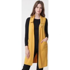 Żółta Kamizelka Solange. Żółte kamizelki damskie Born2be, xl, bez wzorów, z dzianiny, klasyczne, długie, bez kaptura. Za 79,99 zł.