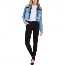 Dżinsy "Melinda" - Skinny fit - w kolorze czarnym. Czarne rurki damskie marki Cross Jeans, z aplikacjami. W wyprzedaży za 136,95 zł.