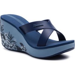 Klapki IPANEMA - Lipstick Straps V Fem 82534 Blue/Blue 20729. Niebieskie klapki damskie Ipanema, bez wzorów, z tworzywa sztucznego, bez obcasa, na obcasie. W wyprzedaży za 109,00 zł.