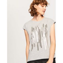 T-shirt z nadrukiem - Jasny szar. Szare t-shirty damskie marki Reserved, m, z nadrukiem. Za 29,99 zł.
