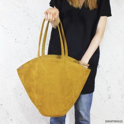 Shelly bag torba musztardowa nubuk wodoodporny. Szare torebki klasyczne damskie marki Pakamera, w paski, z nubiku. Za 165,00 zł.