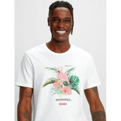 Levi's® Graphic Koszulka Biały. Białe podkoszulki męskie s, z nadrukiem, z bawełny, bez kołnierzyka, z krótkim rękawem, krótkie. Za 137,95 zł.