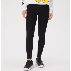 Bawełniane legginsy - Czarny. Czarne legginsy damskie Sinsay, s, bez wzorów, z bawełny. Za 19,99 zł.