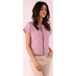 Jasnoróżowa Pudełkowa Bluzka z Krytym Zapięciem. Bluzki damskie Molly.pl, s, bez wzorów, retro, bez kołnierzyka, z krótkim rękawem. Za 139,90 zł.