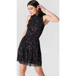 Sukienki: NA-KD Trend Karbowana siateczkowa sukienka – Black,Multicolor