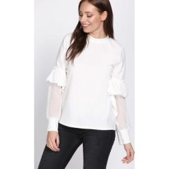 Biała Bluzka Paying. Białe bluzki longsleeves marki Born2be, uniwersalny. Za 69,99 zł.