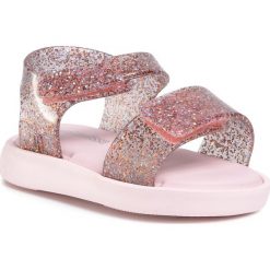 Sandały MELISSA - Mini Melissa Jump Bb 32834 Pink 53703. Różowe sandały dziewczęce Melissa, z tworzywa sztucznego, bez zapięcia. Za 209,00 zł.