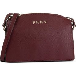 Torebka DKNY - Clara Tz Camera Bag R93EAD82 Bld Red Cmb NHH. Czerwone listonoszki damskie DKNY, bez wzorów, ze skóry, bez dodatków. W wyprzedaży za 529,00 zł.