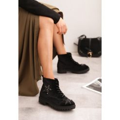 Czarne Welurowe Botki Black Star. Czarne botki damskie Born2be, z weluru, retro, bez obcasa, na płaskiej podeszwie, bez zapięcia. W wyprzedaży za 69,99 zł.