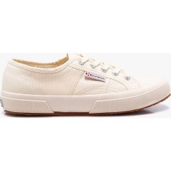 Superga - Tenisówki. Białe trampki i tenisówki damskie Superga, bez wzorów, z gumy, na sznurówki. W wyprzedaży za 119,90 zł.